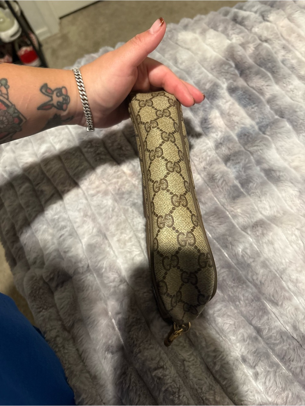 Gucci Brown Beige GG Canvas Crossbody Bag with Gold Accent - Picture 4 of 10